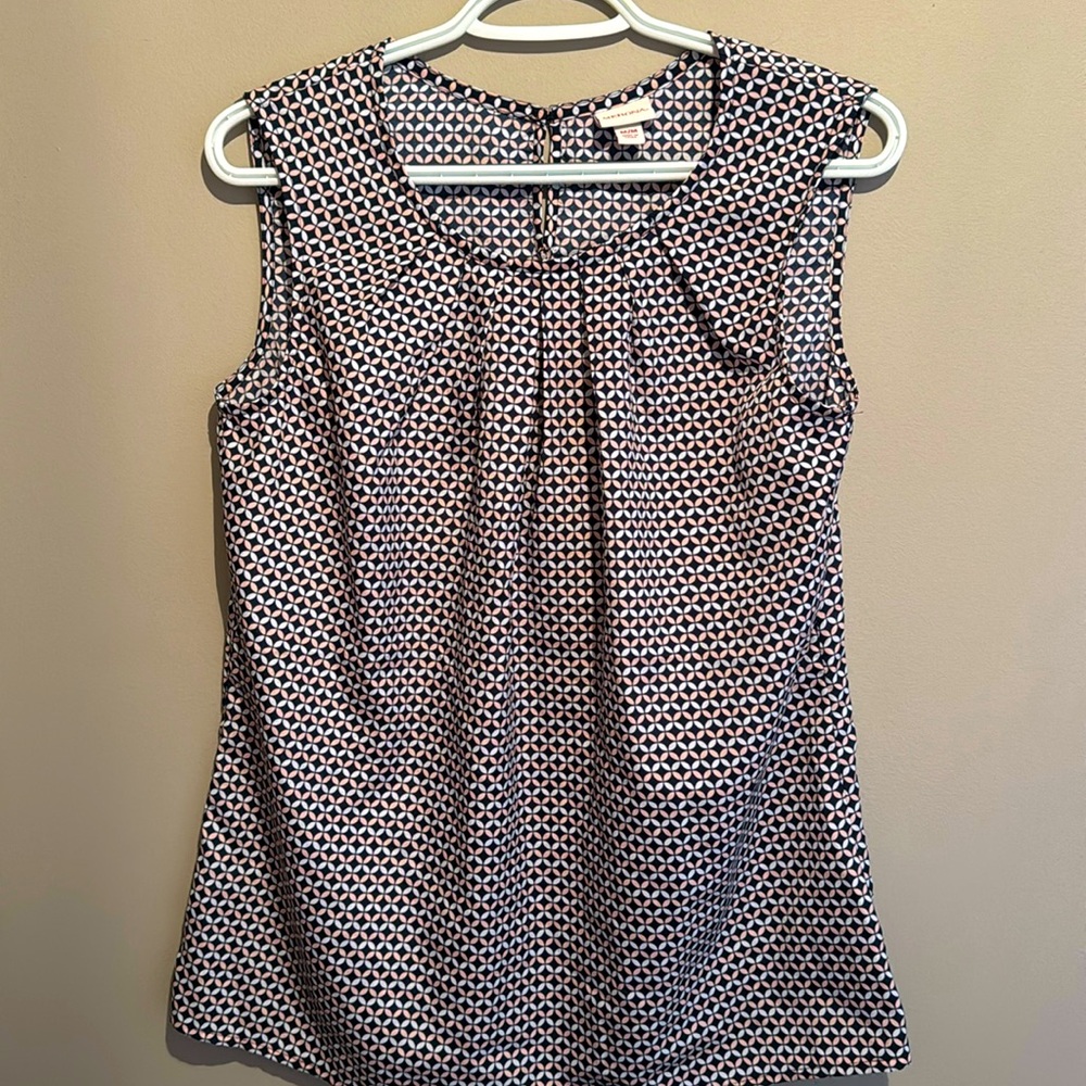 Merona Sleeveless Top- Size Medium- light pink and navy pattern